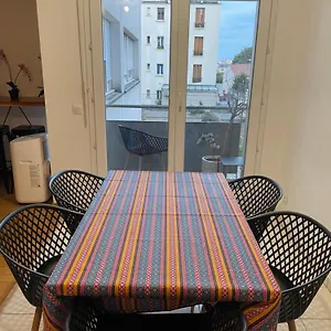 Appartement Elegant Au Pieds Du Metro, Villejuif